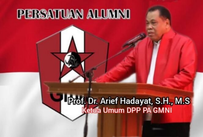 
					Prof. Arief Hidayat, Ketua Umum DPP PA GMNI & Logo GMNI (Sumber foto: Marhaenist.id)/MARHAEN.ID.