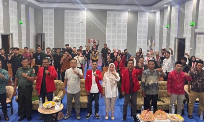 
					Foto: Deklarasi DPC PA GMNI Touna yang dirangkaikan dengan Dialog Kebangsaan, Minggu (1/6/2025)/MARHAEN.ID.
