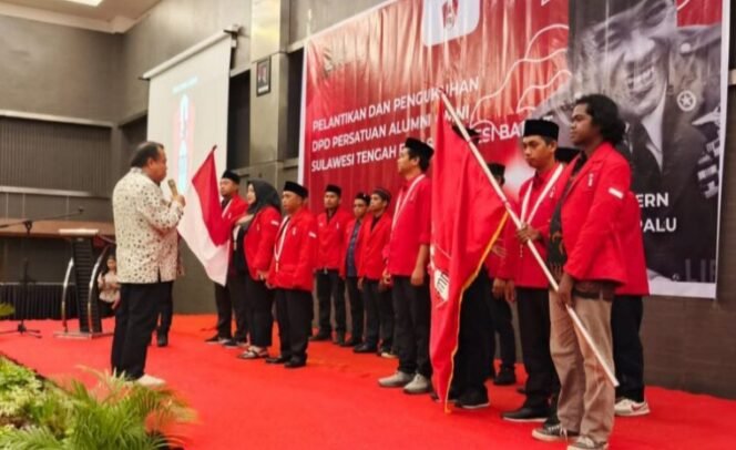 
					Prof. Arief Hidayat, Ketua DPP PA GMNI saat melakukan Pelantikan Pengurus DPD PA GMNI Sulteng dan Sulbar di Kota Palu, Sabtu (13/9/2025)/MARHAEN.ID.